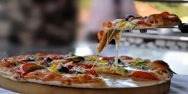 Pizza photograph from the hotel's original website